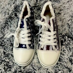 Size 39(7)- Women American flag print flat tennis shoes NWOT